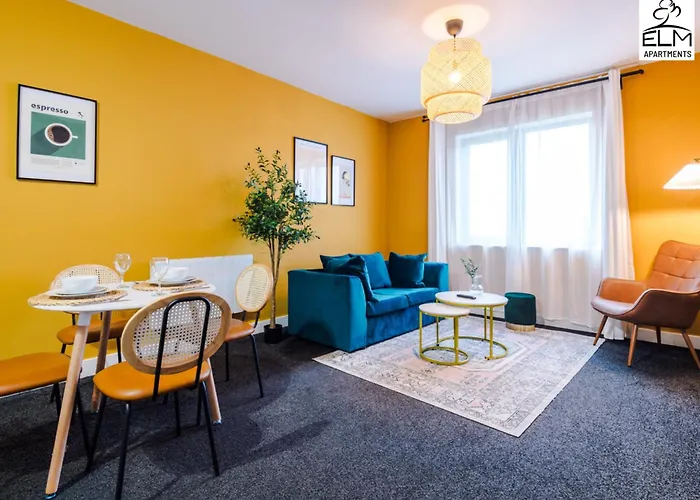 Elm , Collection Of Available Near Media , Free Parking Apartman Manchester