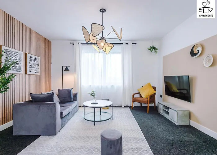 Elm , Collection Of Available Near Media , Free Parking Apartman Manchester