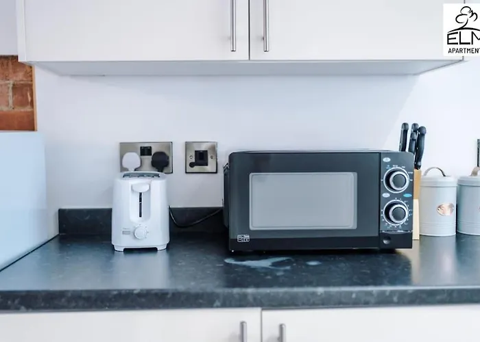 Luxurious 1-bedroom Apartment, Sleeps 4, Free Parking * Manchester