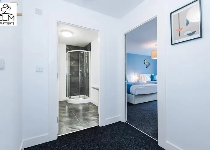 Luxurious 1-bedroom Apartment, Sleeps 4, Free Parking