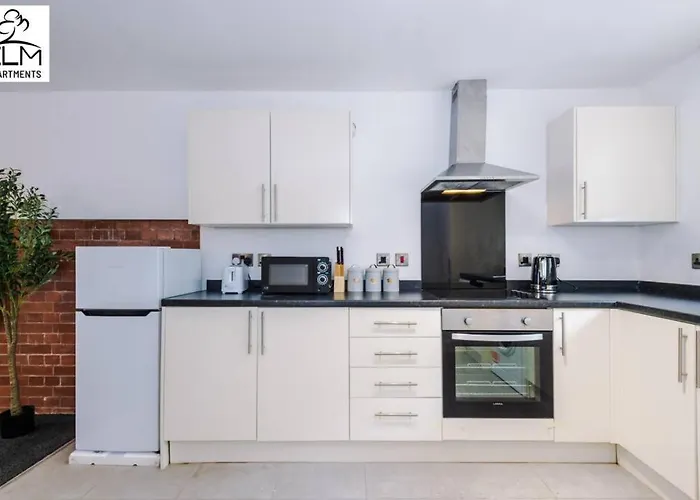 Luxurious 1-bedroom Apartment, Sleeps 4, Free Parking Διαμέρισμα