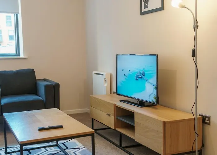 Spacious 2 Bed In Centre Appartamento