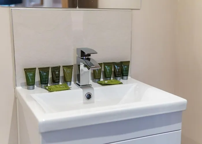 Fantastic 1 Bed Flat - Sleeps 3 *