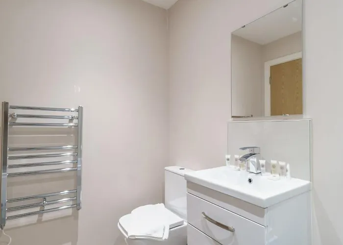 דירה Spacious & Bright 2 Bed