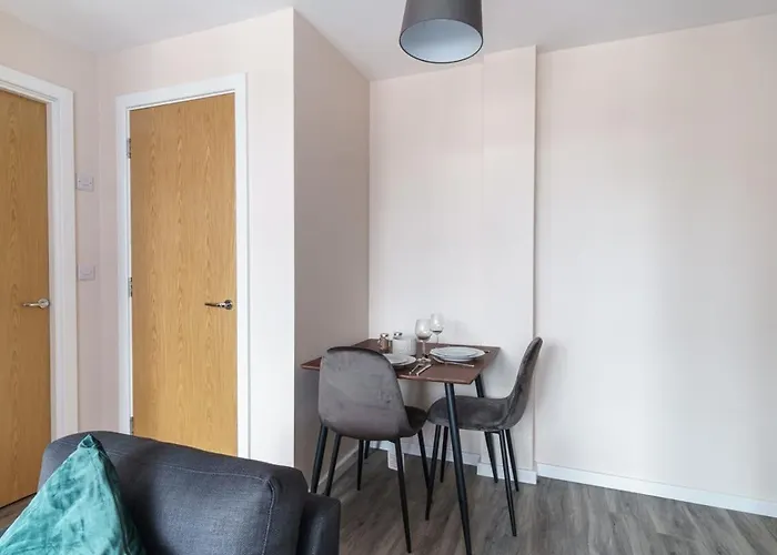 Bright & Modern 1 Bed In