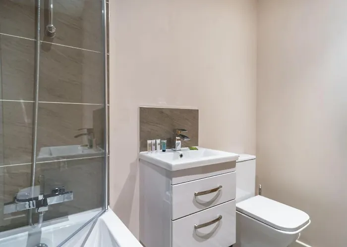 Bright & Modern 1 Bed In