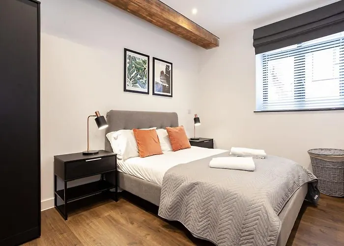 Stylish Modern In Semesterbostad Manchester