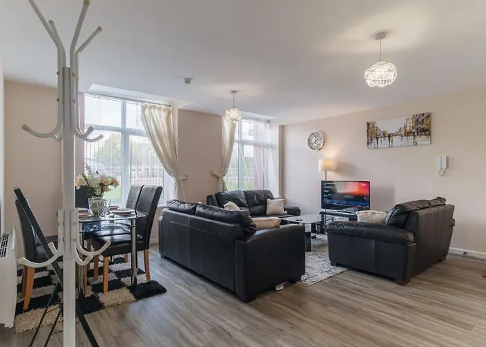 Bright 1 Bed Flat - Sleeps 3 شقة *