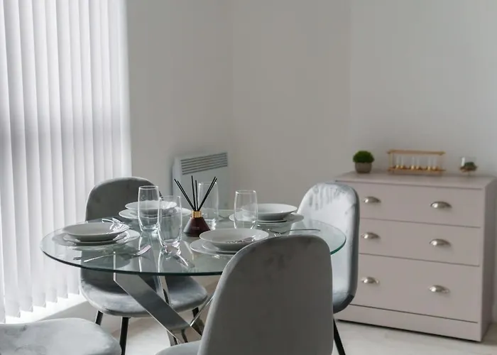 Modern In Salford Great Views *