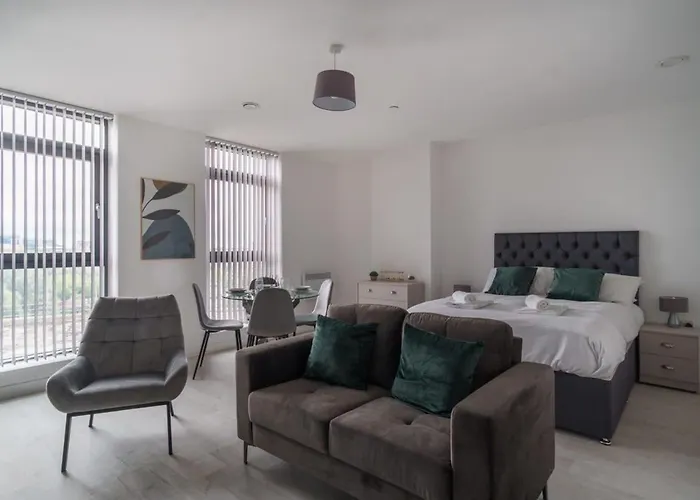 Modern In Salford Great Views *