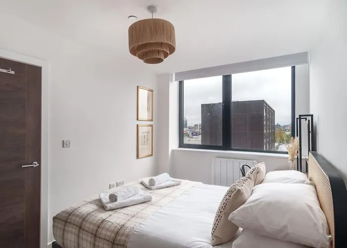 Zeni, Alexandra Rise Fab 1br Flat