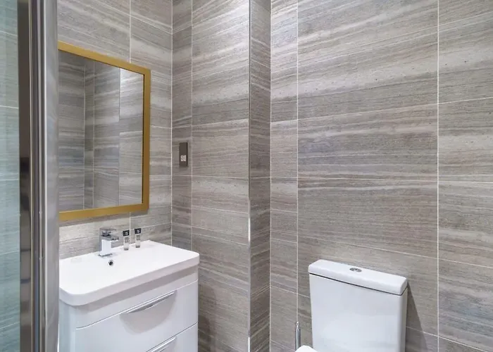 Bright 2 Bedroom In Appartement