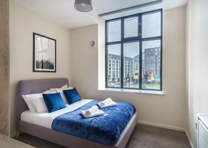 Bright 2 Bedroom In *