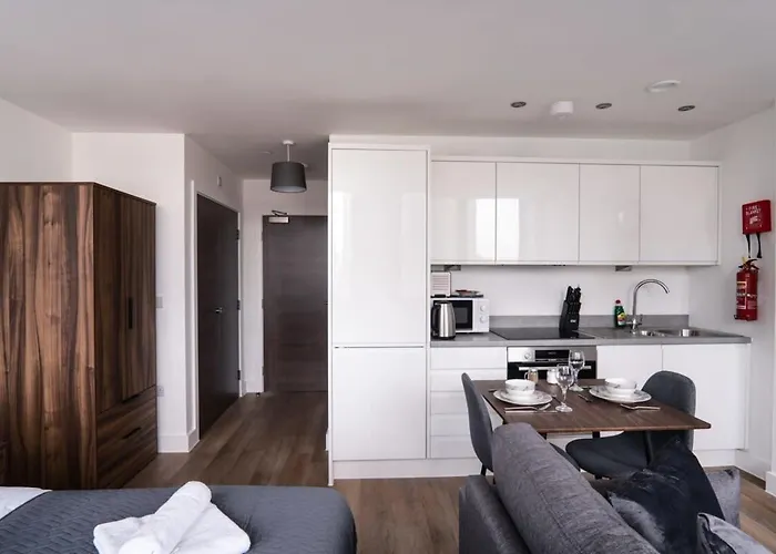 Zeni, Alexandra Rise Chic * Manchester