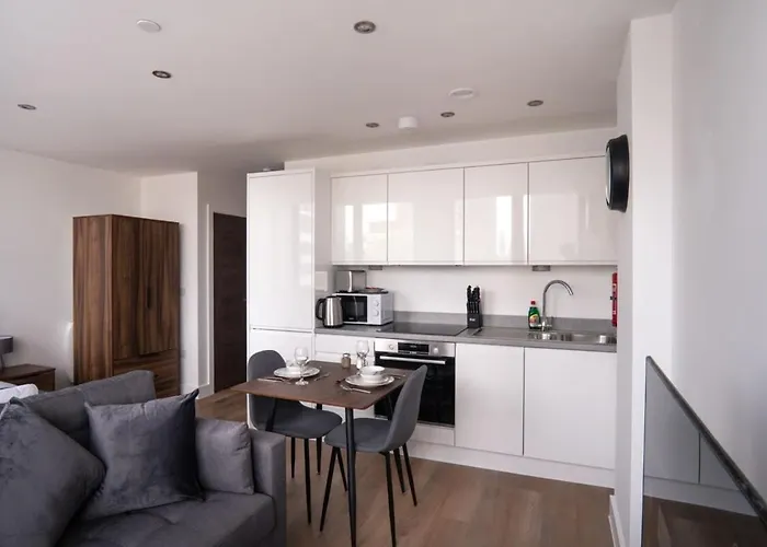 Zeni, Alexandra Rise Chic Manchester