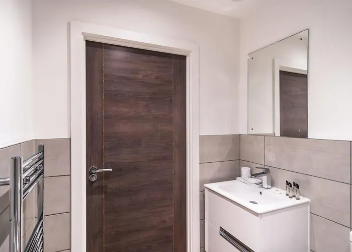 Zeni, Alexandra Rise Cosy 1 Bed * 맨체스터