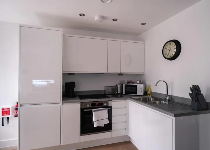 Zeni, Alexandra Rise Neat 1 Bed *