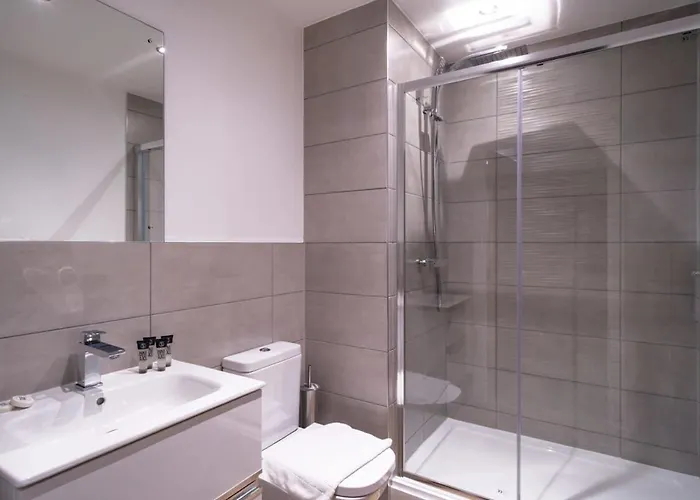 Zeni, Alexandra Rise Chic 1br Flat 아파트 *