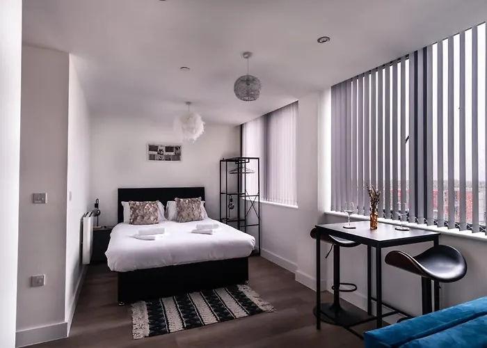 Zeni, Alexandra Rise Fab Manchester