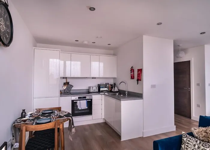 Zeni, Alexandra Rise Fab