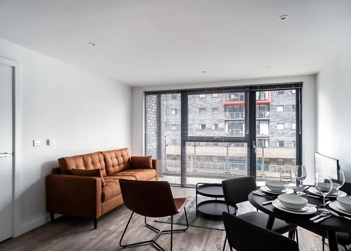 Spacious 2 Bed In Central