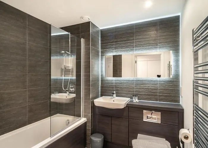 Spacious 2 Bed In Central *