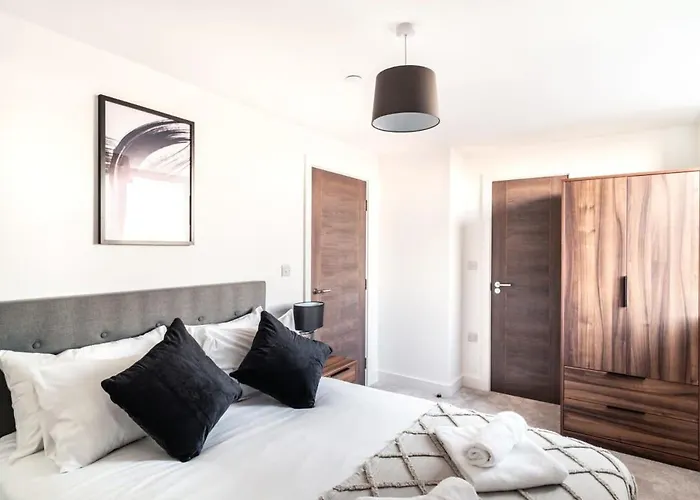 Stayzeni, Alexandra Rise 2 Bed Flat 아파트 *