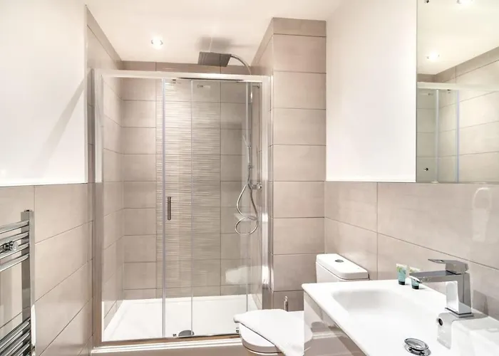 Stayzeni, Alexandra Rise 2 Bed Flat * 맨체스터