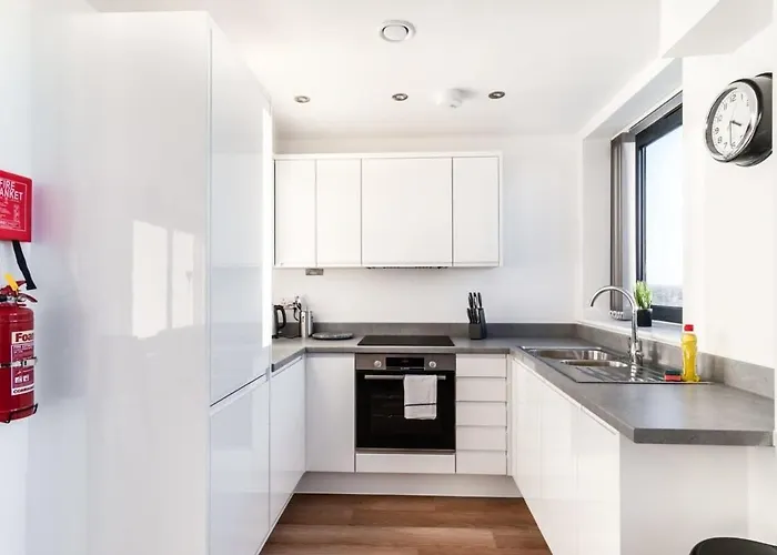 Stayzeni, Alexandra Rise 2 Bed Flat 아파트