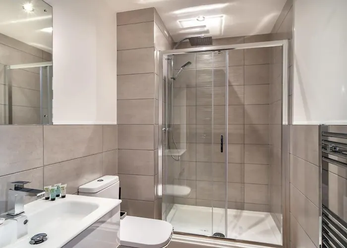 Stayzeni, Alexandra Rise Sleek 1 Bed Apartament