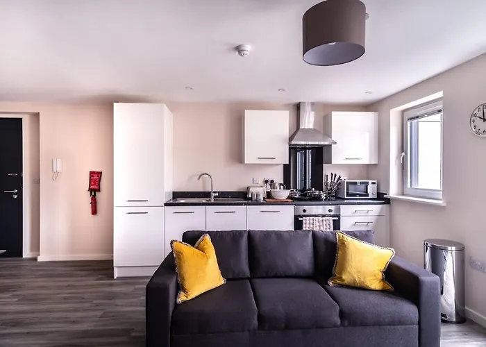 Spacious 2 Bedroom Apartment In Manchester *