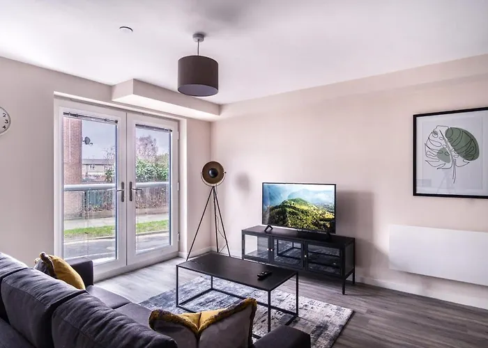 Spacious 2 Bedroom Apartment In Manchester 아파트 *