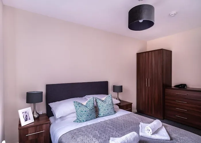 Spacious 2 Bedroom Apartment In Manchester 맨체스터