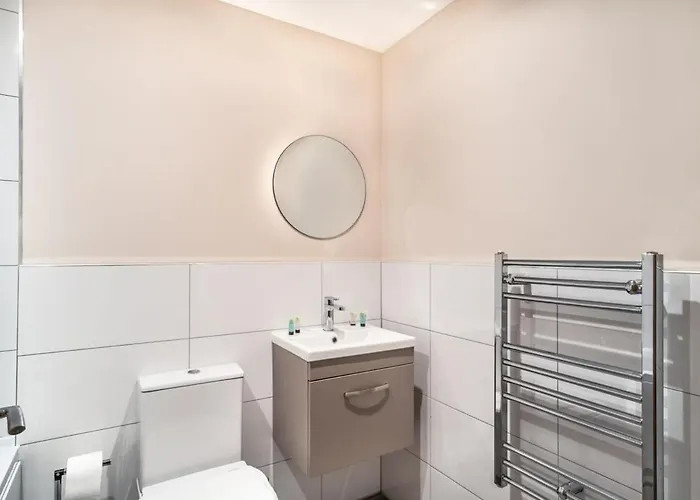 Modern & Bright 2 Bed In *