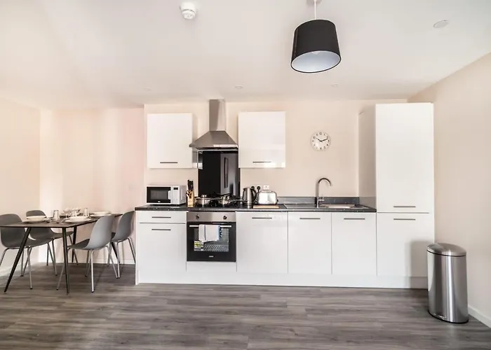 Modern & Bright 2 Bed In *