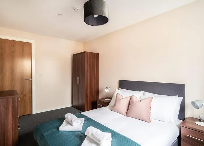 Modern & Bright 2 Bed In *