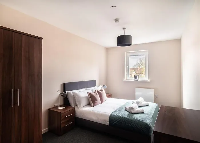 Modern & Bright 2 Bed In