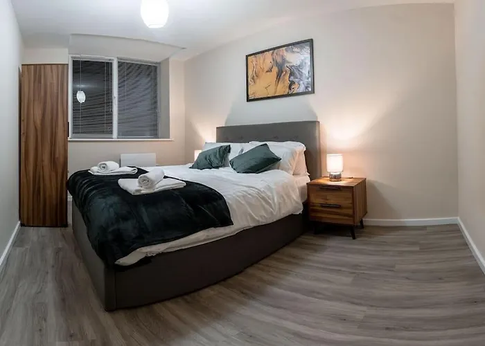 1bed Apartment, Free Parking For Two, Long Term Discounts Manchester