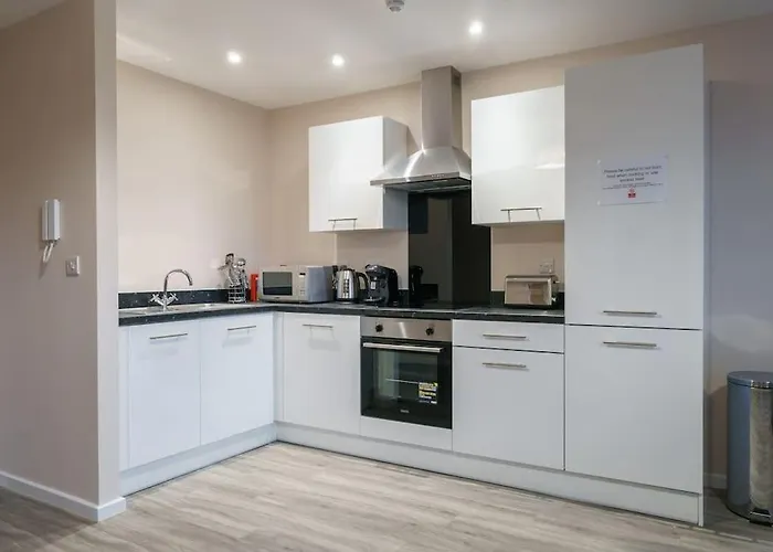 1bed Apartment, Free Parking For Two, Long Term Discounts * Manchester