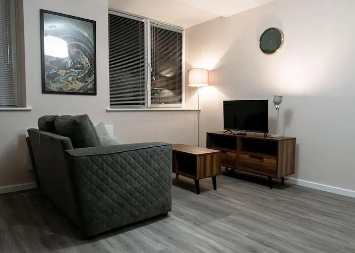 1bed Apartment, Free Parking For Two, Long Term Discounts Manchester