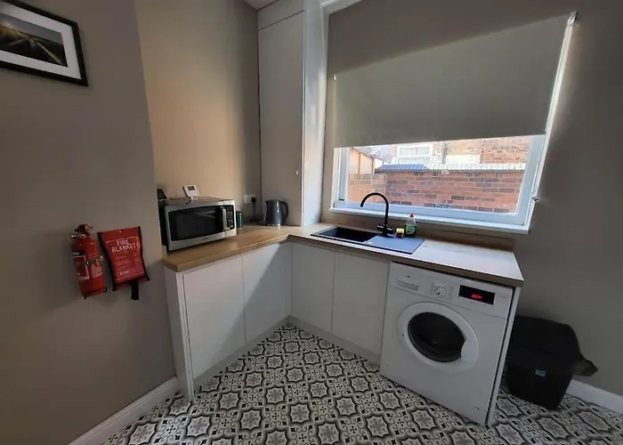 4 Bedroom House, 8 Min To City! Apartamento *