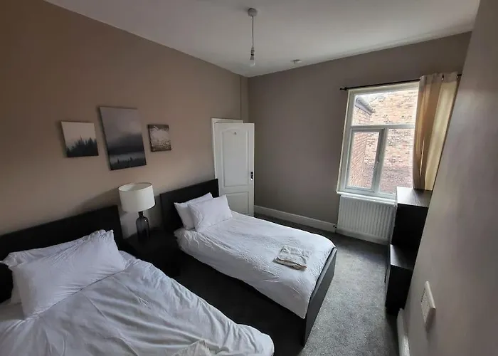 Apartamento 4 Bedroom House, 8 Min To City! *