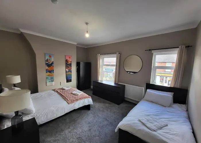 4 Bedroom House, 8 Min To City! 아파트 *