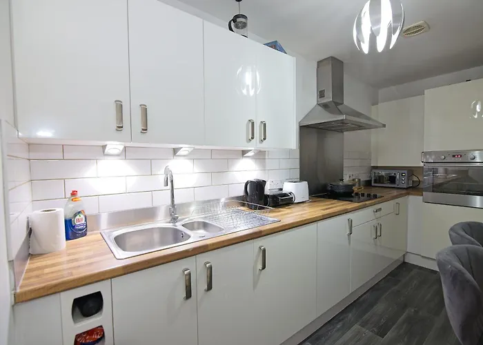 Retreat - Modern 2br Manchester