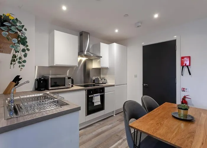 Modern 2 Bed Flat 5min To Old Trafford Stadium *