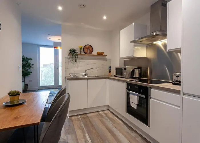 Modern 2 Bed Flat 5min To Old Trafford Stadium * Manchester