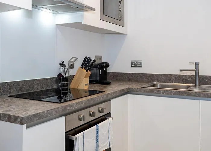 Smart 1 Bedroom In Salford Daire Manchester