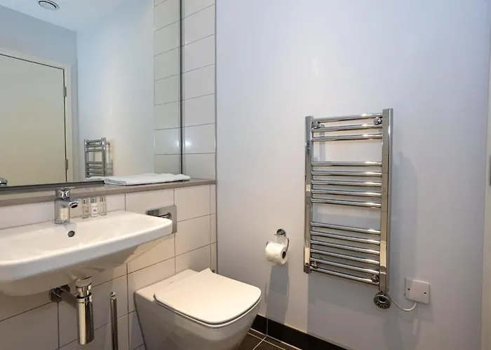 Stunning 2 Bedroom *