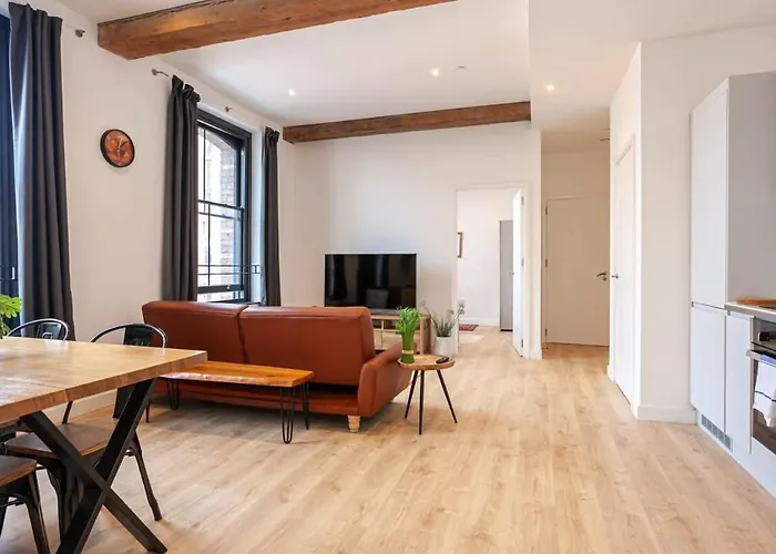 Superb 2bed 2bath 5min Walk To Victoria Station Apartament