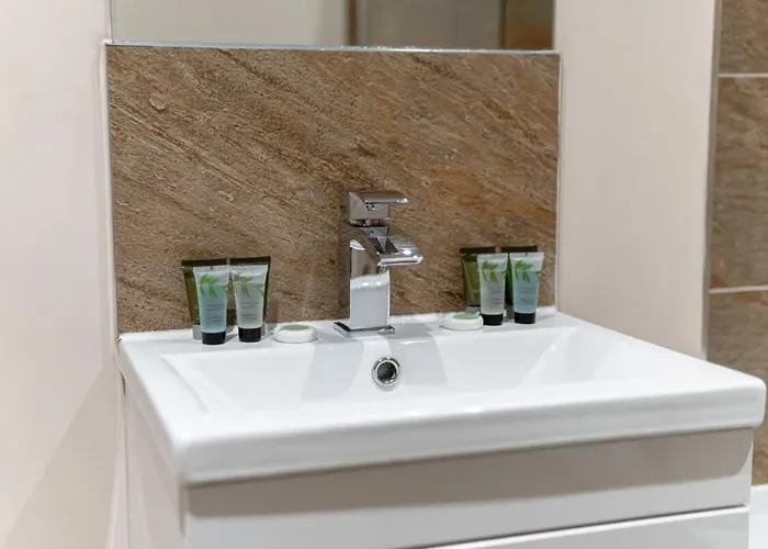 Modern 1 Bedroom In דירה